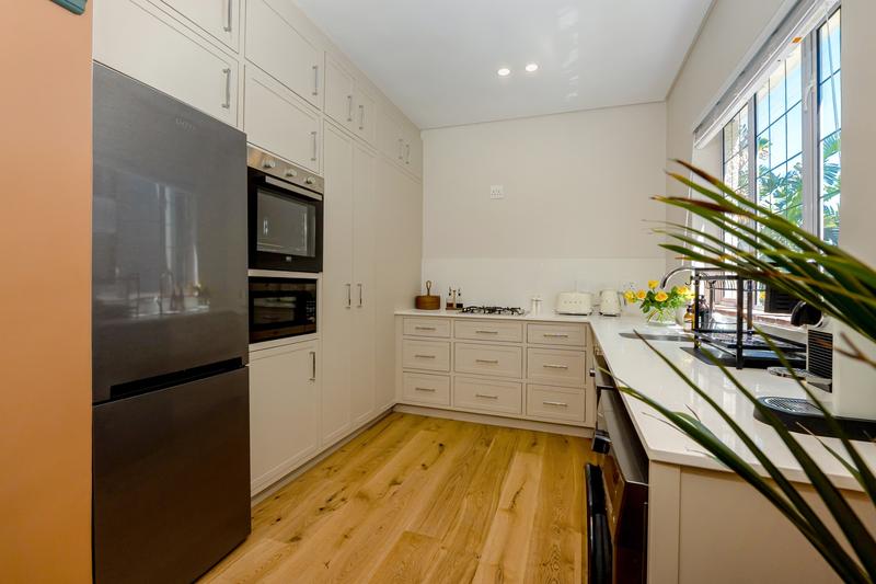 2 Bedroom Property for Sale in Sea Point Western Cape